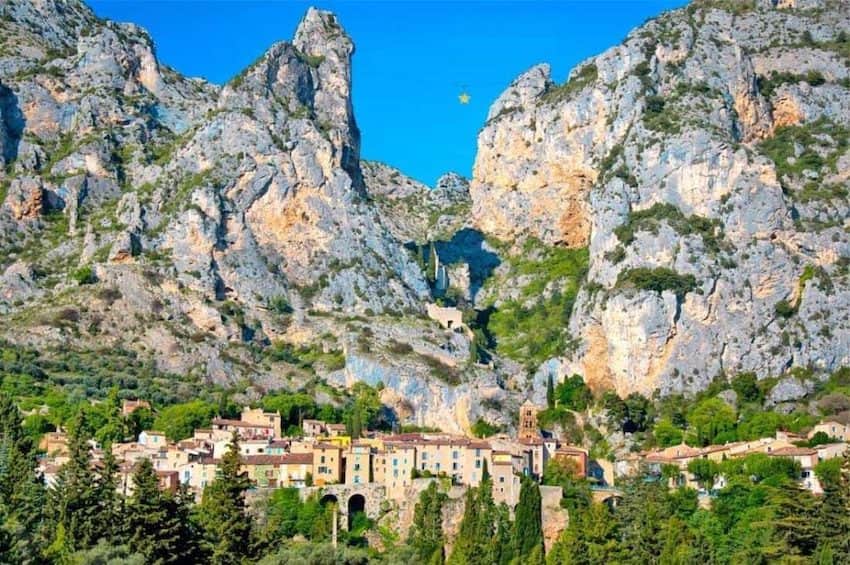moustiers-sainte-marie-lumiere